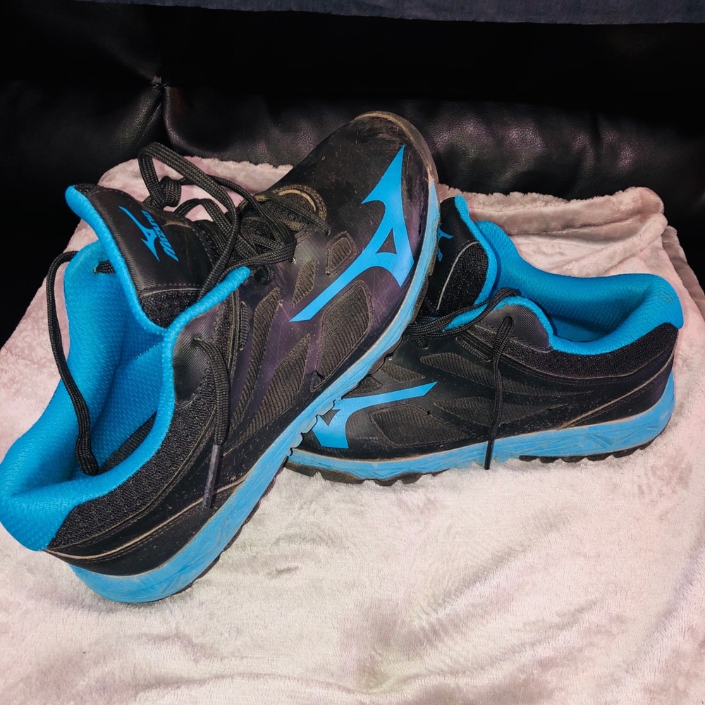 Women’s speed trainers (softball) or field use!